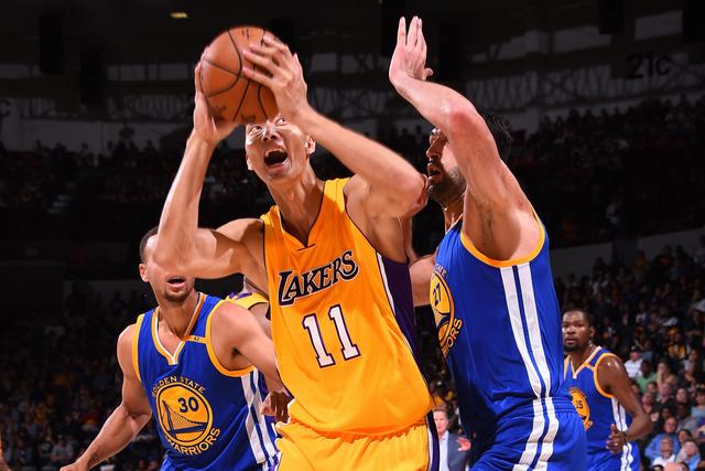 福建队轻取湖人,库里扛起全队 福建队轻取湖人,库里扛起全队