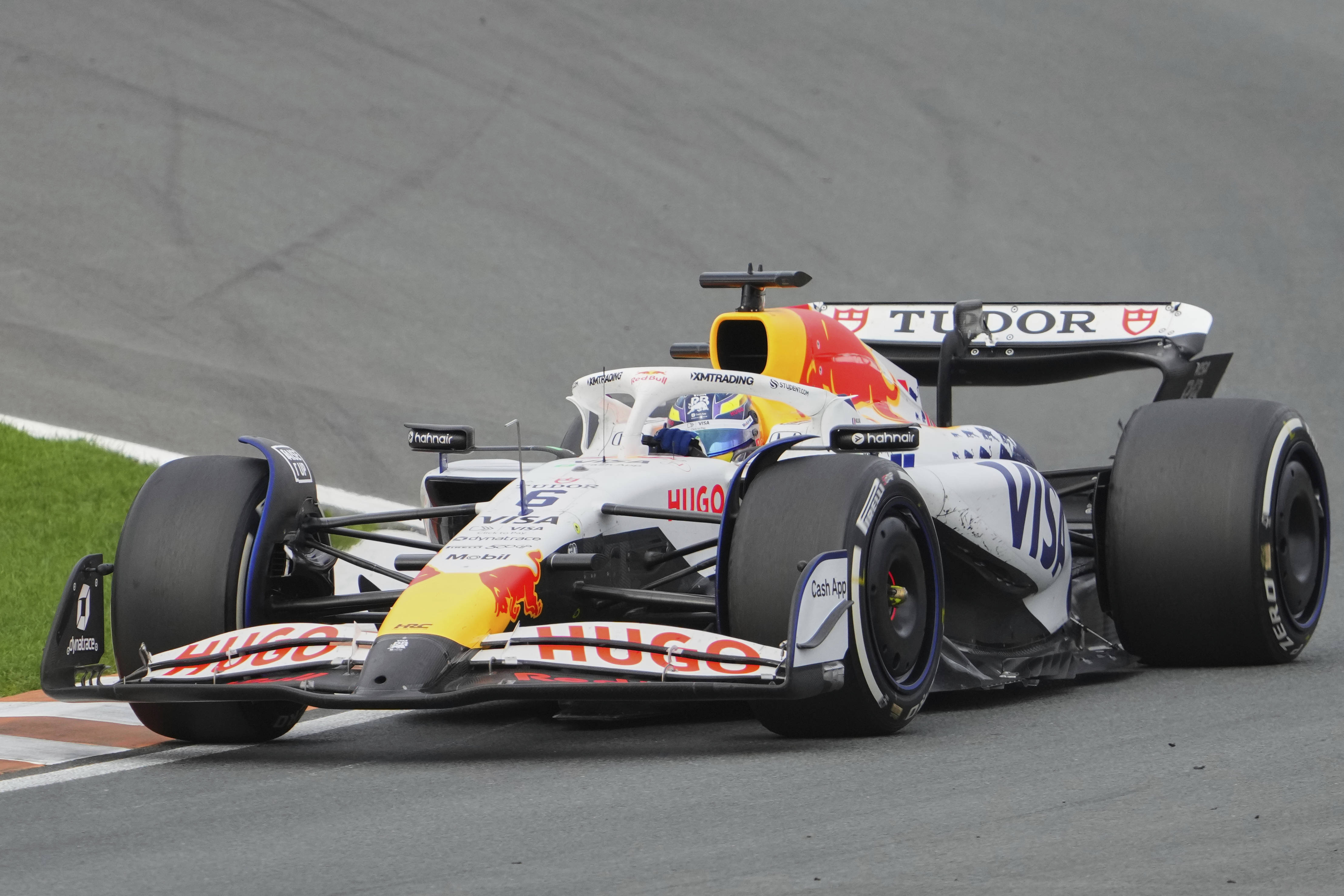 开云体育-红牛车队力克红牛二队，汉密尔顿高光表现