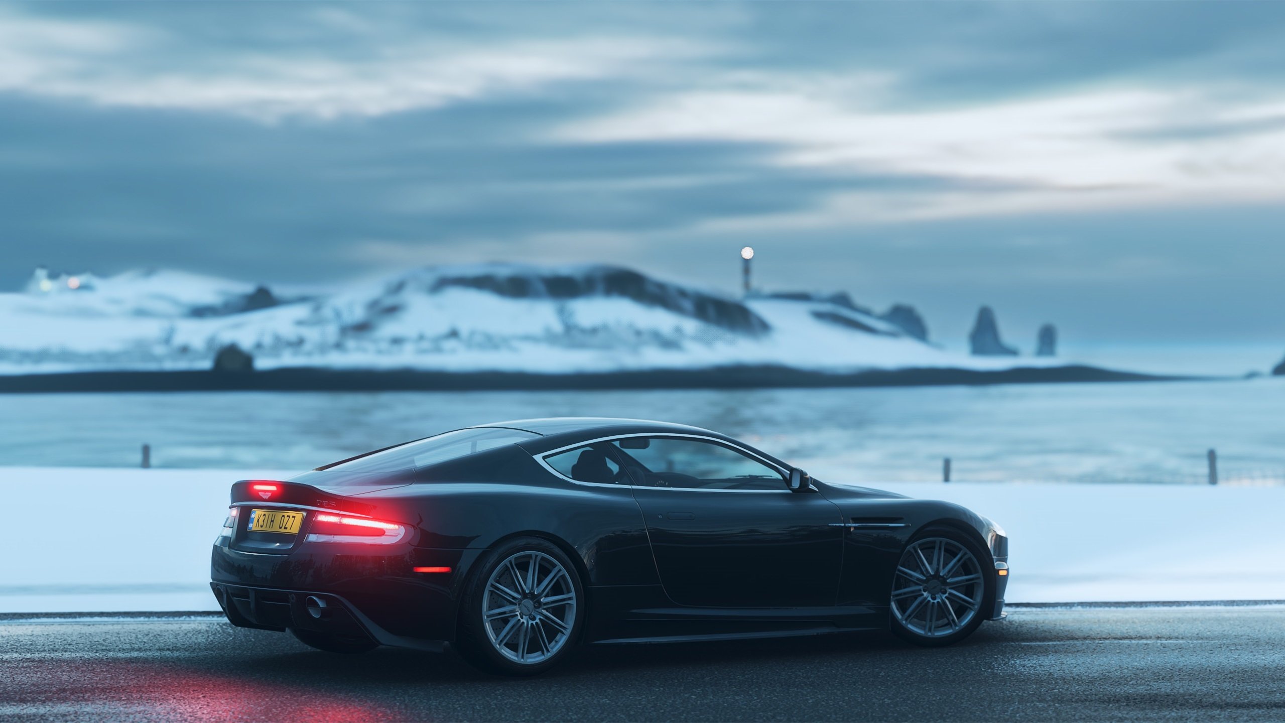 F1新赛季揭幕战之夜，当引擎轰鸣遇见篮球鞋与地板的嘶吼