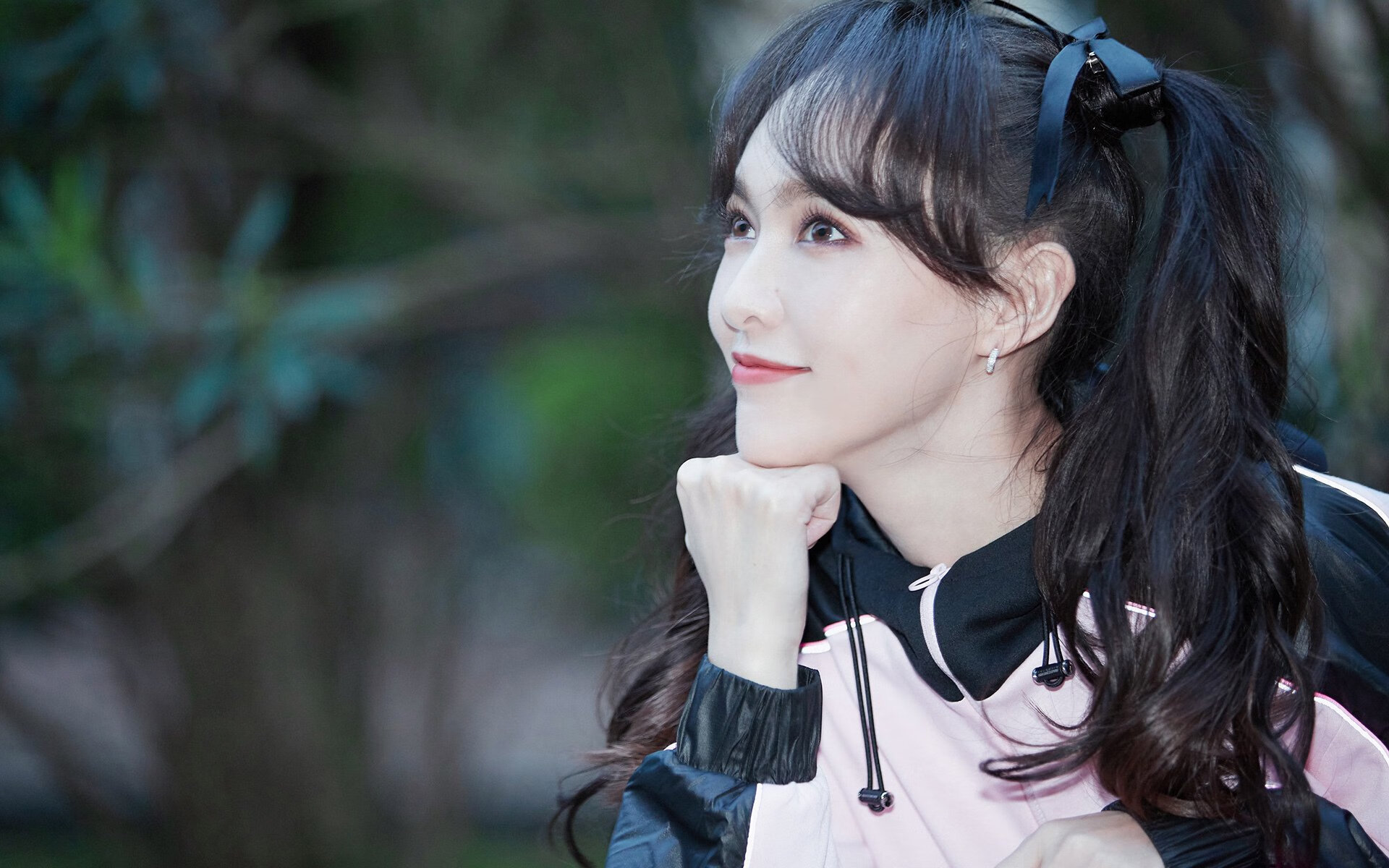 开云体育app-绿茵场上的国家德比，篮球场上的黑马狂奔