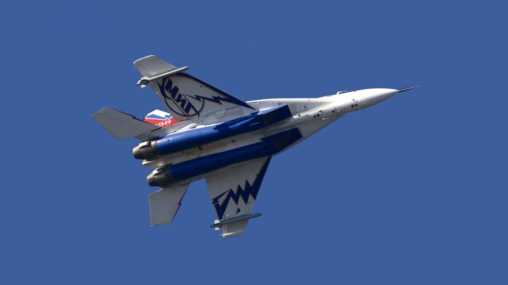 星河与胎痕，F1街道赛之夜拉亚的绝对统治