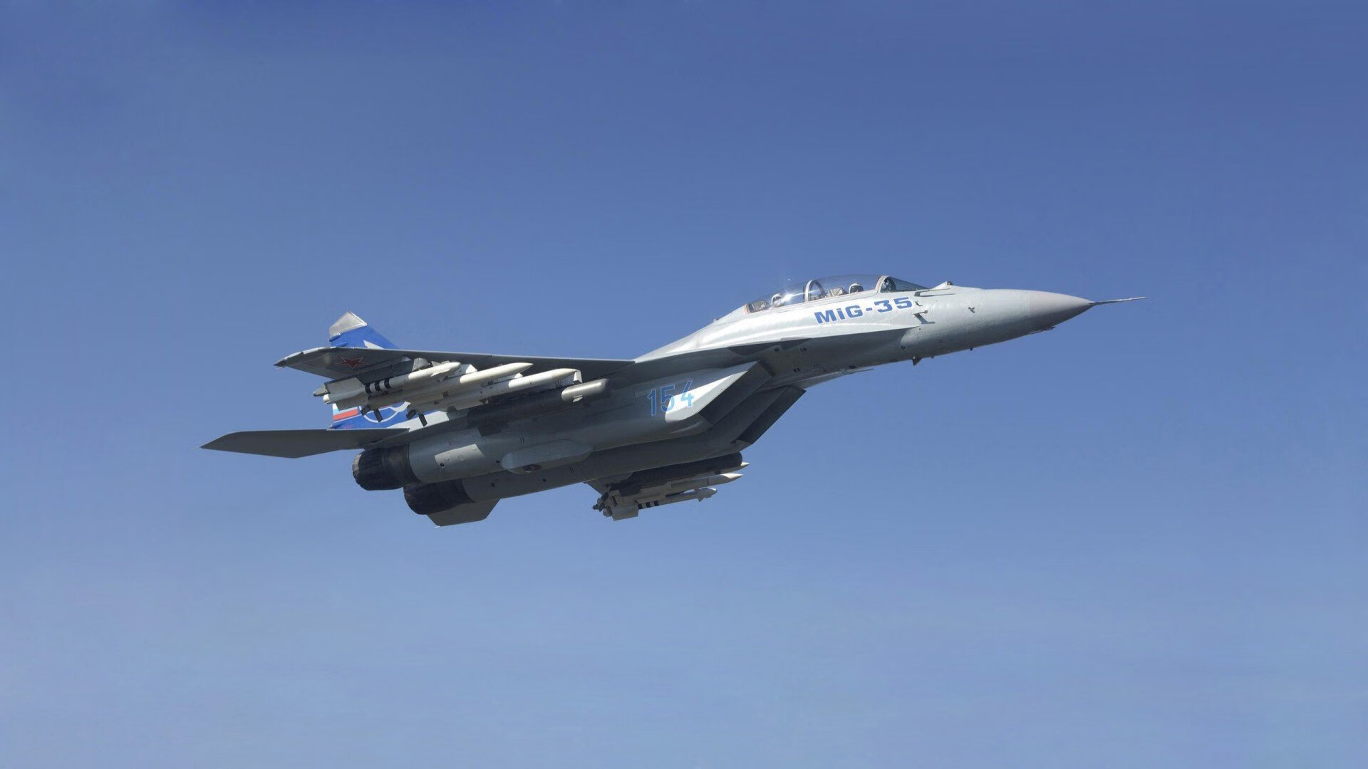 开云体育官网-钢铁与烈酒，当秩序被两种不同的力量颠覆