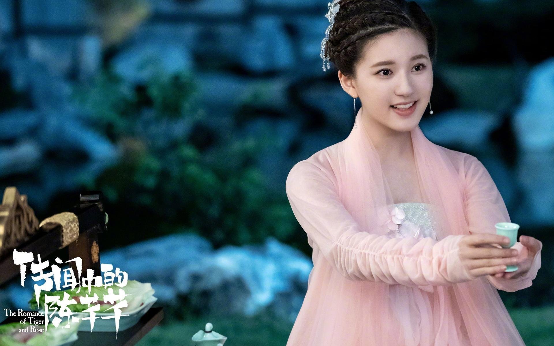 里昂对阵罗马，当阿坎吉不再只是后卫，足球书写荒诞与正典