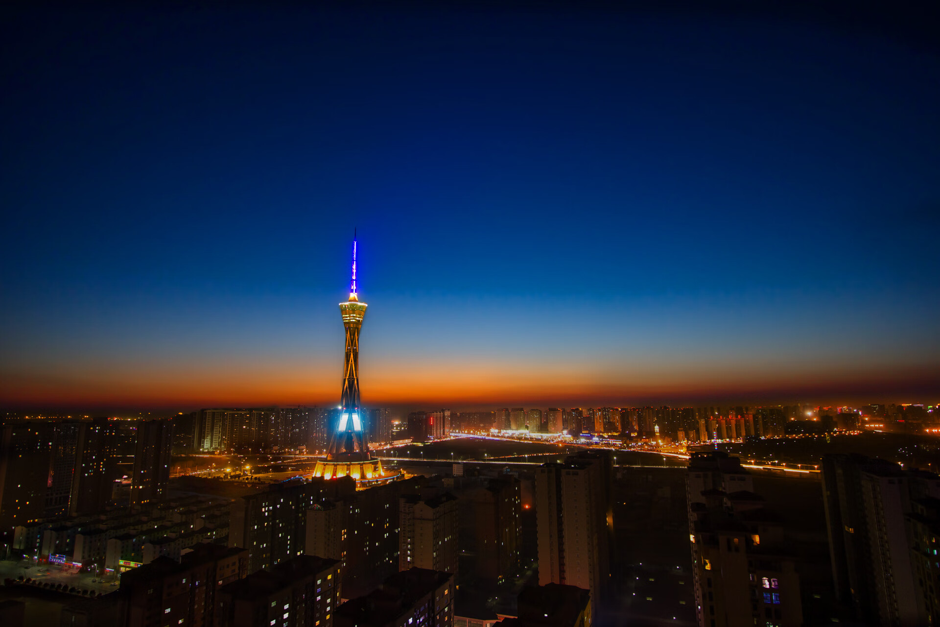 开云体育-黄蜂收割鹈鹕，英格拉姆以秋日锋刃，书写南国夜幕的唯一叙事